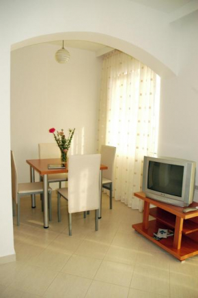 Apartments 3ADE